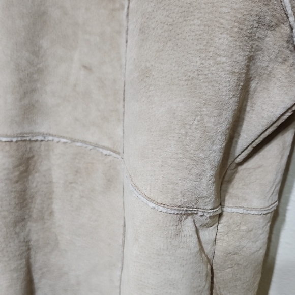 Avenue Tan Leather Jacket with Oversized Fit and Fold-Over Collar - Picture 11 of 11